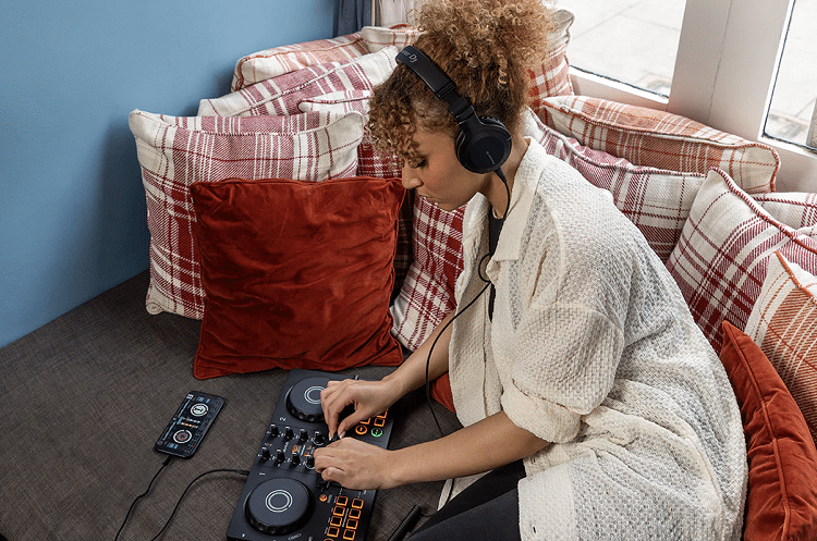 DDJ-FLX2 – קונטרולר עם Merge FX ו־Smart Fader