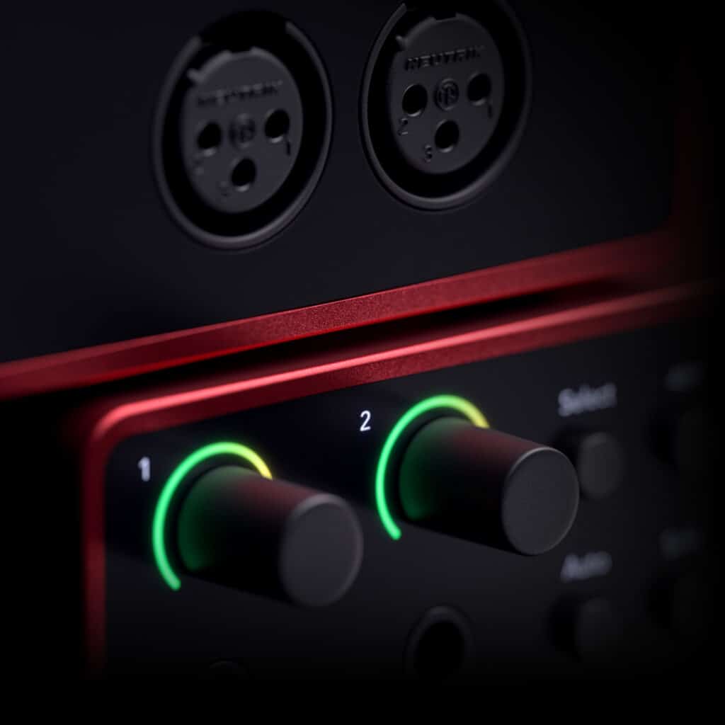 Focusrite Scarlett 2i2 4G עם זוג פרי אמפים חזקים