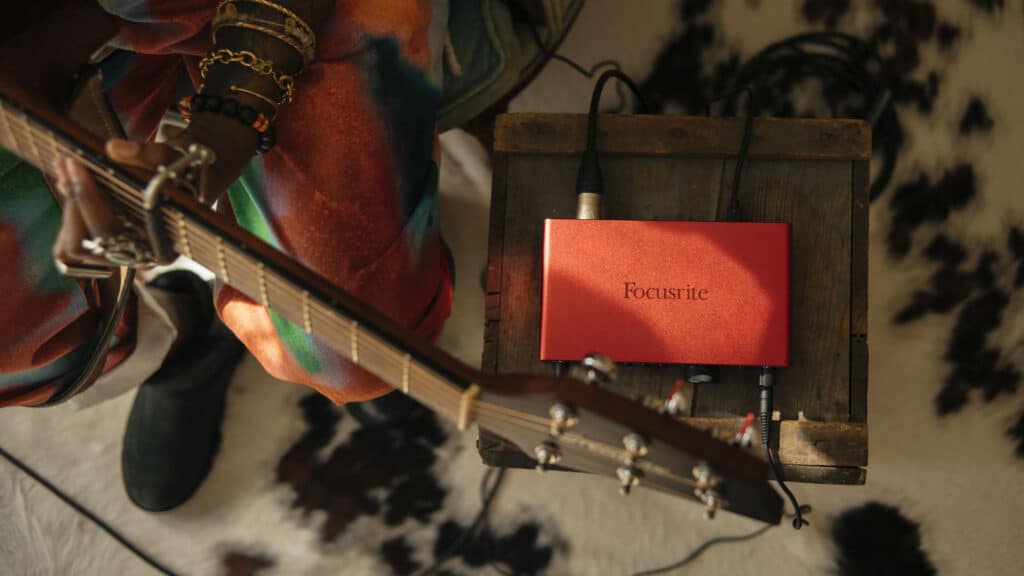 Focusrite Scarlett 2i2 4G עם ממרים באיכות סטודיו