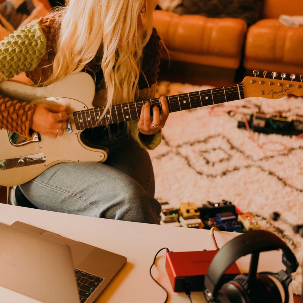 Focusrite Scarlett Solo 4G עם פרה אמפ מקצועי