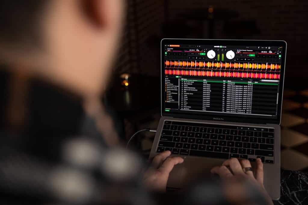 Hercules DJControl Inpulse T7 שימוש עם כל התוכנות