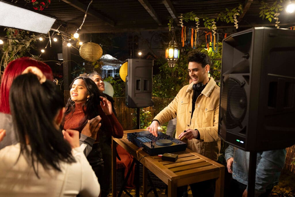 AlphaTheta OMNIS-DUO – מערכת DJ ניידת בצבע אינדיגו