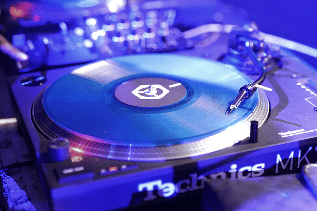 Technics SL-1210MK7 בנוי לעבודה מאומצת