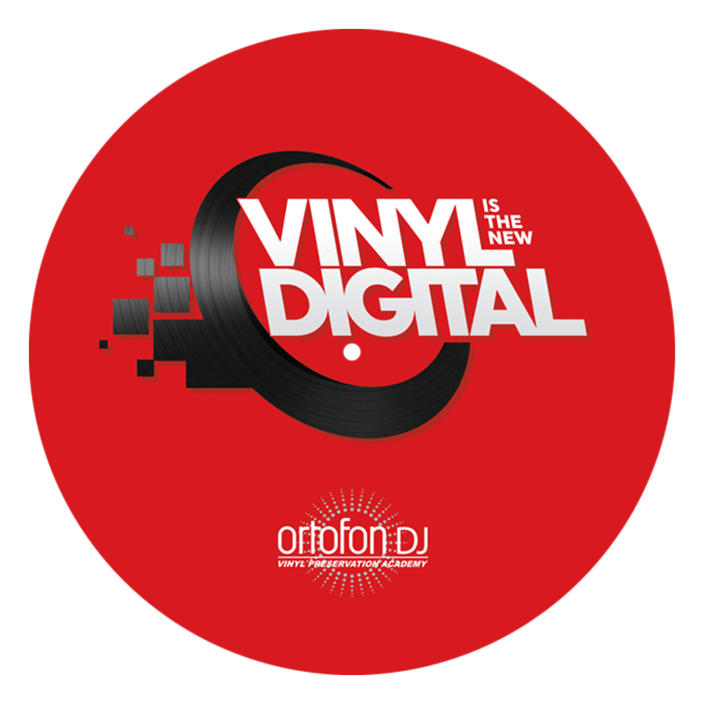 תקריב על בד Ortofon Slipmat Vinyl Digital והדפס הגרפיקה
