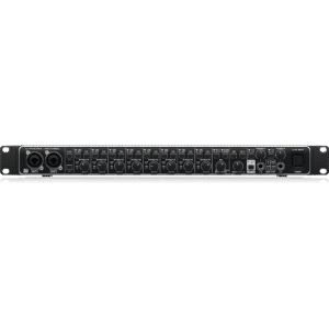 BEHRINGER UMC1820 – חזית המכשיר עם כניסות XLR/TRS ושליטת גיין