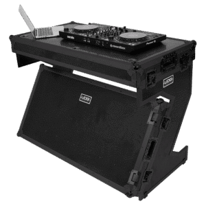 עמדת UDG Z-Style עם קונטרולר ולפטופ על משטח העבודה