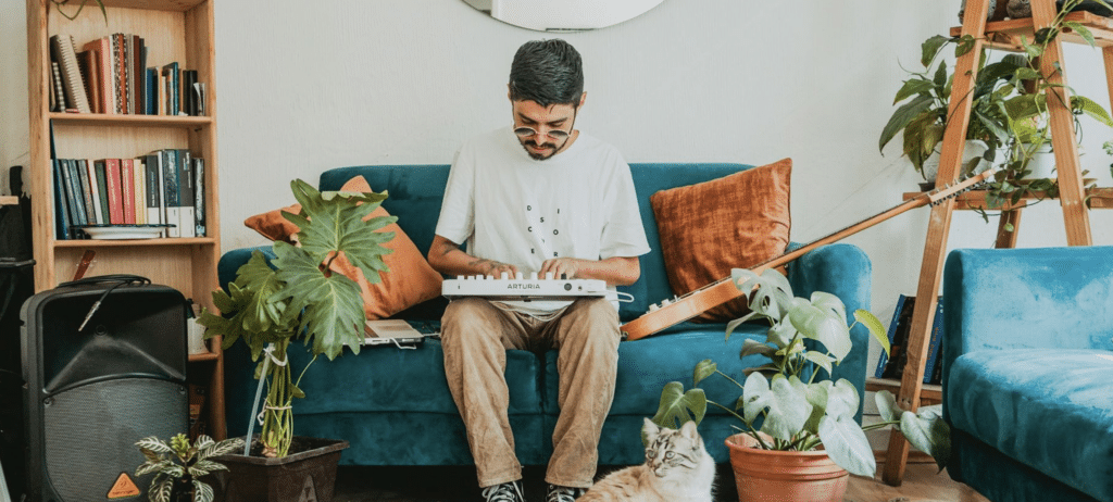 Arturia MiniLab 3 עם פדים לתיפוף