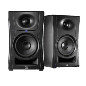 Kali Audio LP-UNF – מבט חזית של זוג הרמקולים בשחור