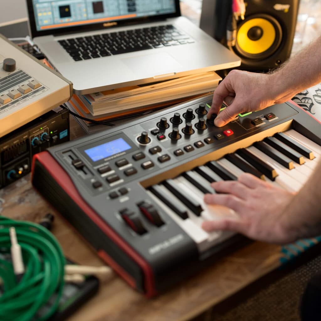 Novation Impulse 25 מקלדת שליטה לאולפן