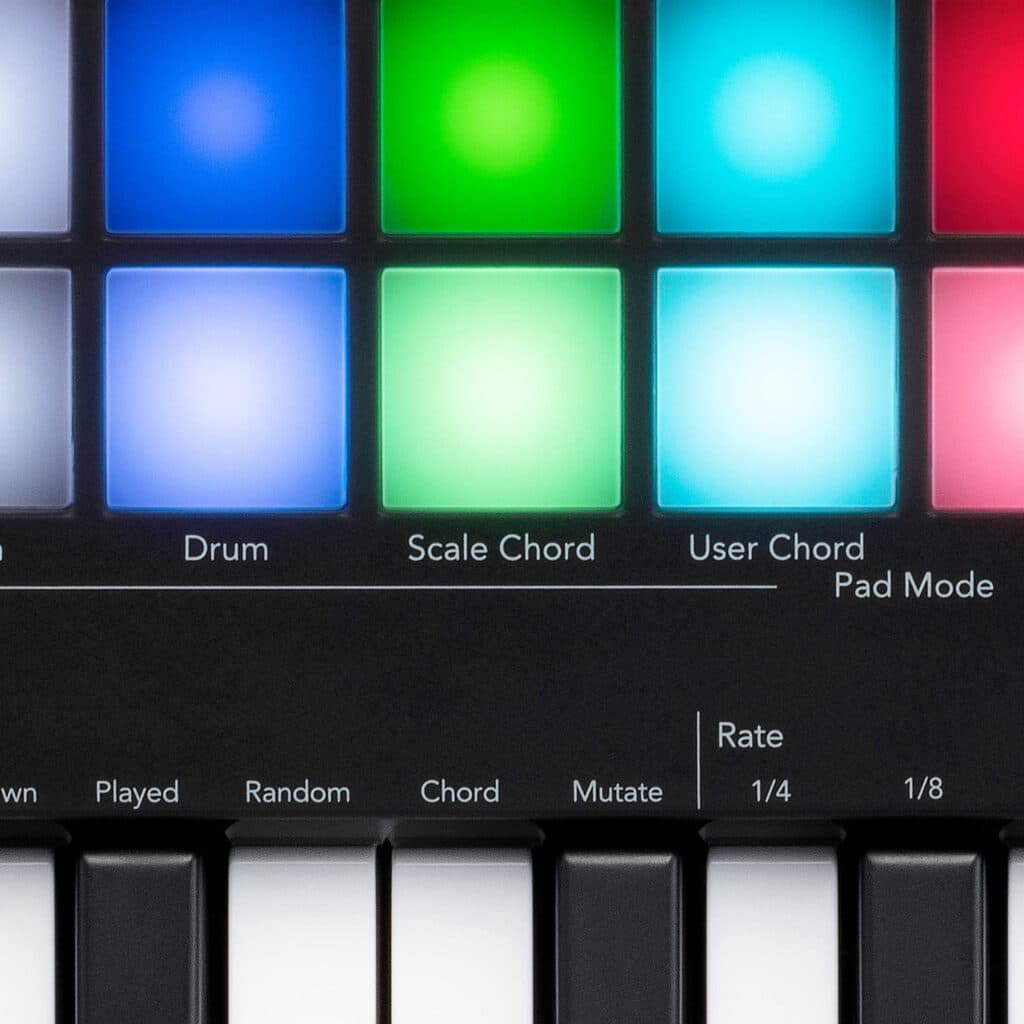 Novation LaunchKey 25 MK3 עם פדים לתיפוף