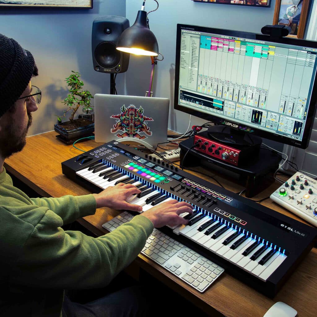 novation sl mkiii מקלדת שליטה מתקדמת לאולפן