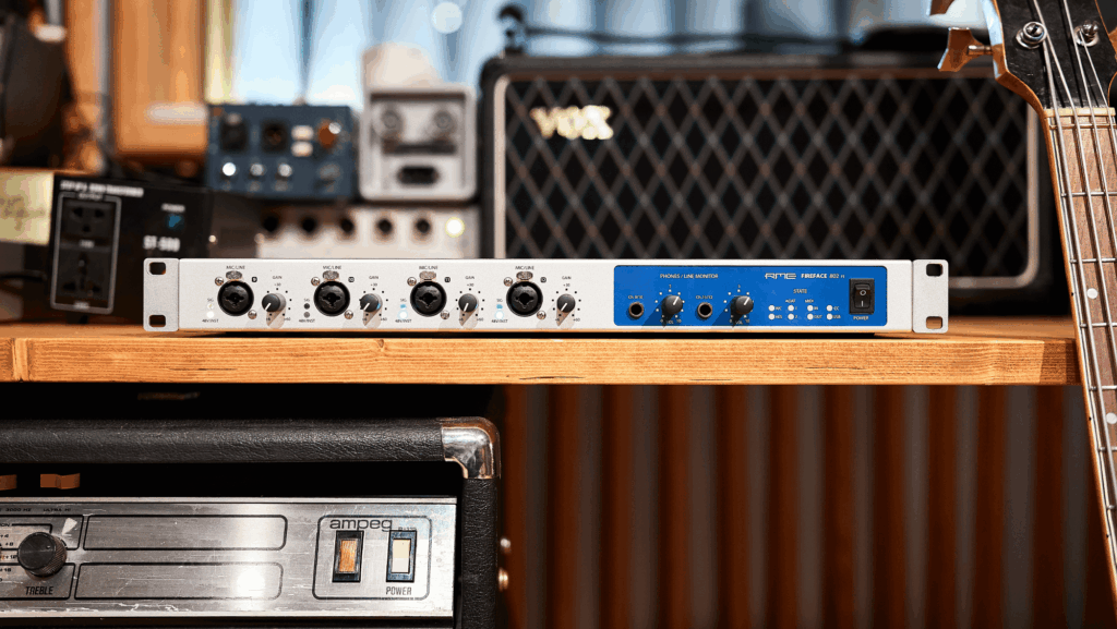 RME Fireface 802 FS על שולחן מבט קידמי