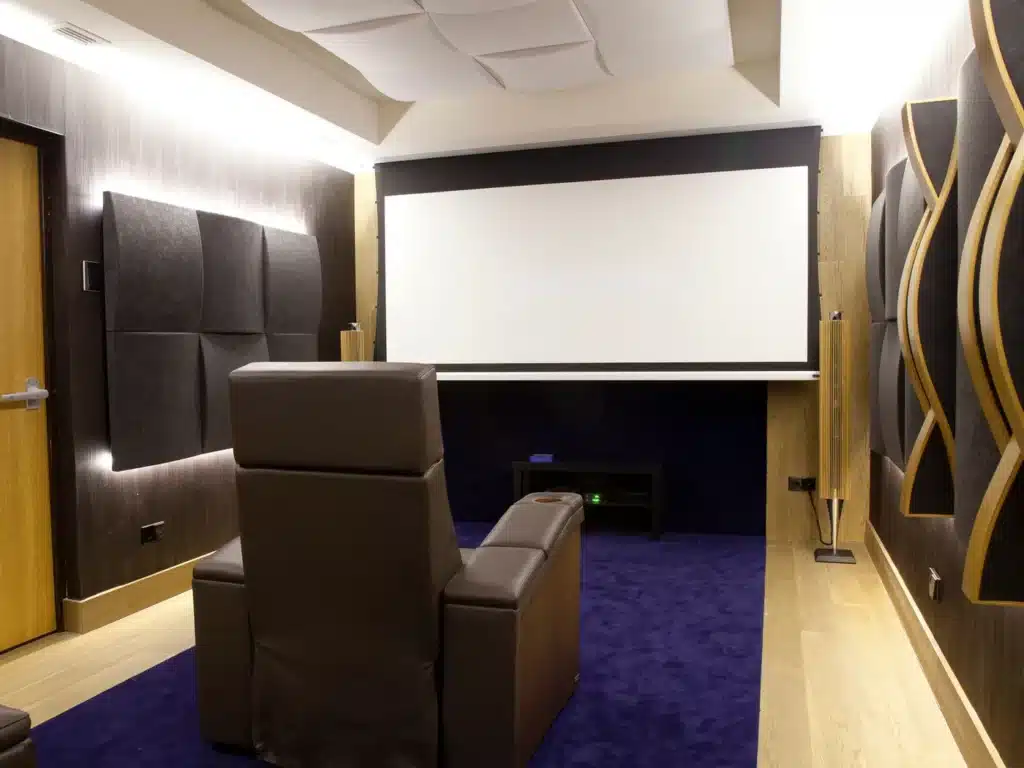 Vicoustic Cinema Round Premium בחדר האזנה