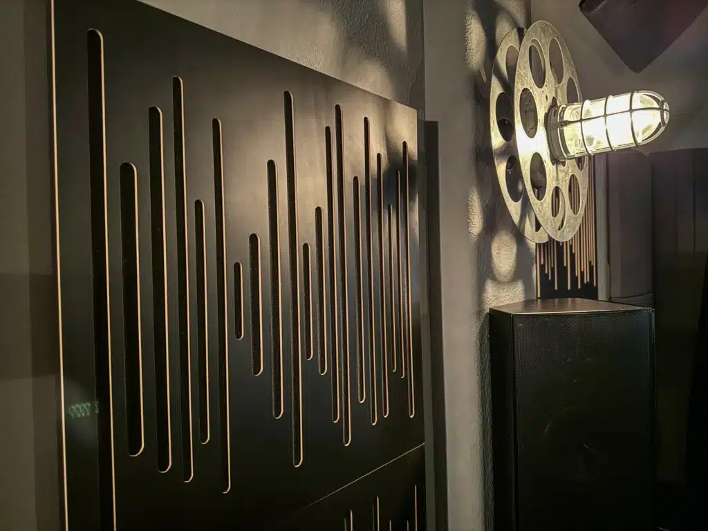 Wavewood Ultra Lite תקריב על קיר