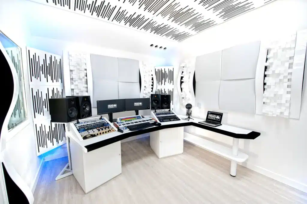 Wavewood Ultra Lite באולפן לבן