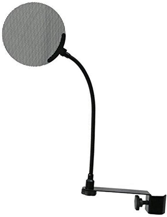 מסנן פופ MXL PF-002 מותקן מול מיקרופון באולפן