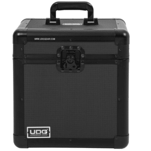 תיק קשיח UDG Ultimate Record Case 80 Vinyl מוצג על שולחן