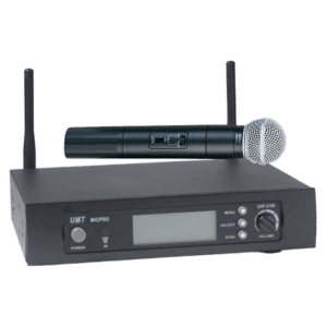 מיקרופון אלחוטי MICPRO UHF-5100 על רקע סטודיו