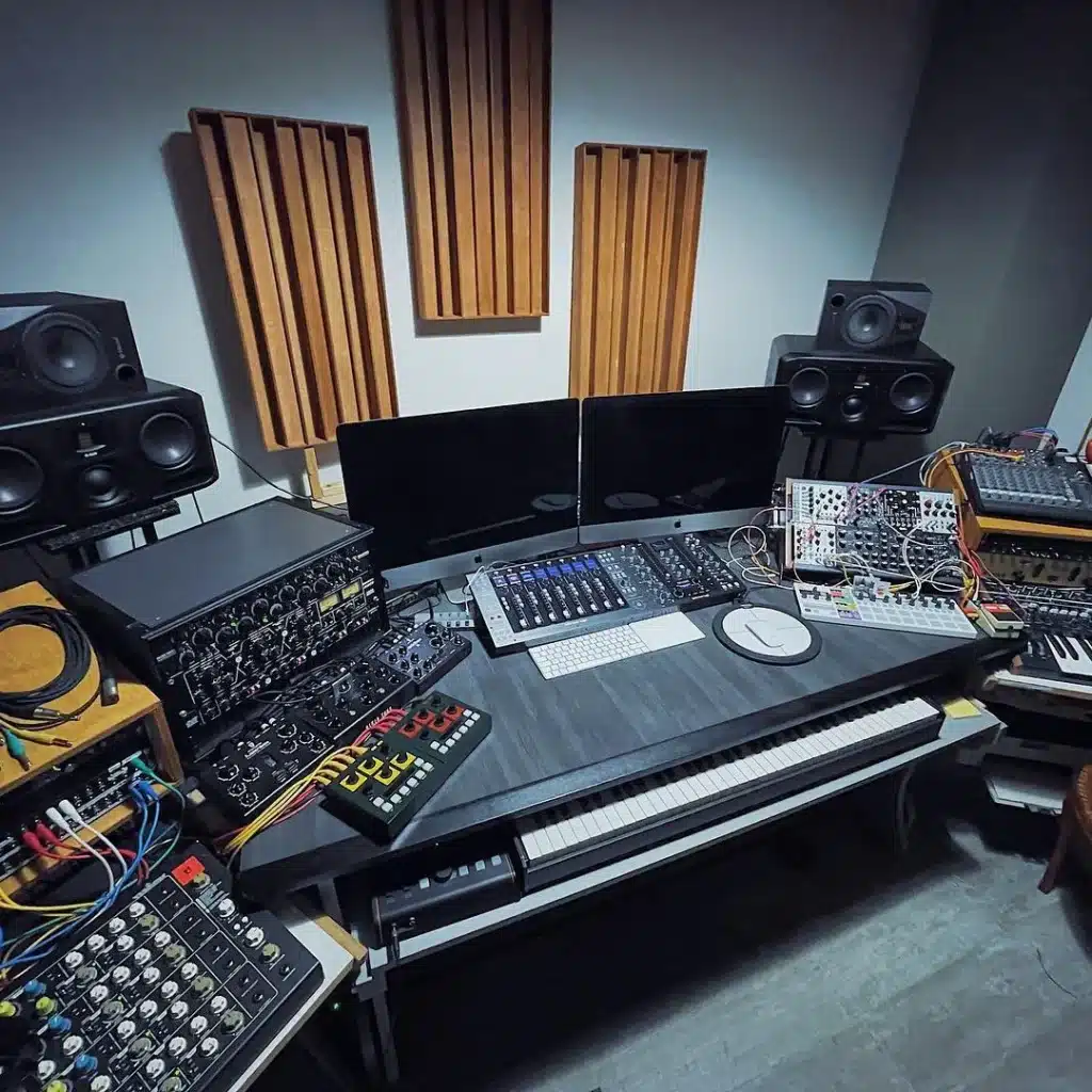 Zaor Miza Z FLEX – The Ultimate Large Desktop Studio Desk
