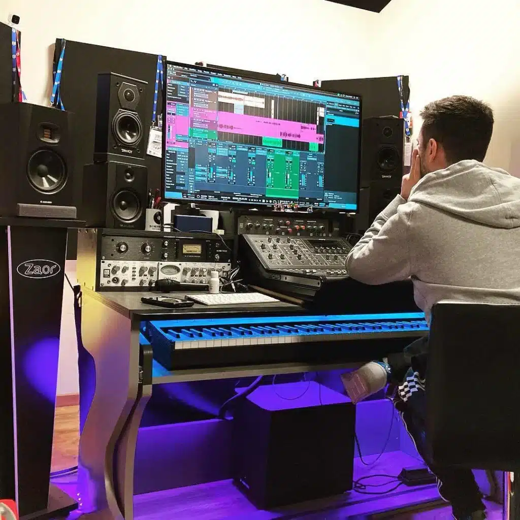 Zaor Miza Z FLEX – The Ultimate Large Desktop Studio Desk