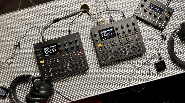 Elektron Digitakt II מבט על שולחן