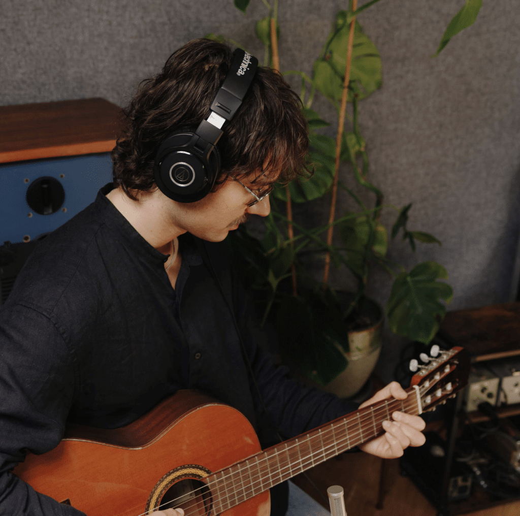 Audio Technica ATH-M40x אוזניות מקצועיות למוזיקאים וטכנאים