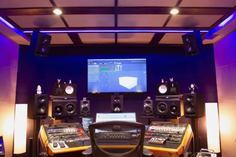 אולפן עם מוניטורים Kali Audio Lp6 2nd wave