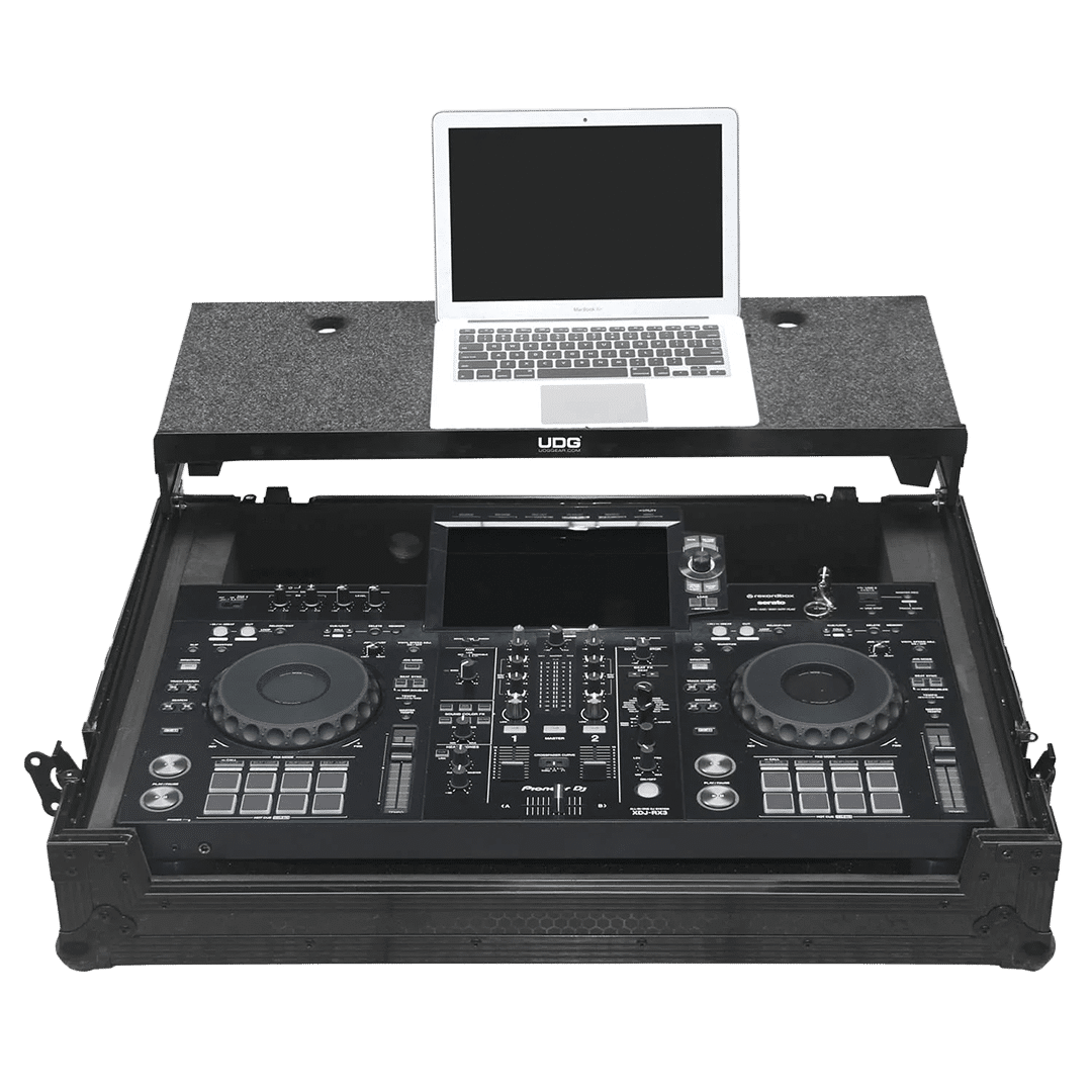 UDG Ultimate Flight Case Pioneer XDJ-RX3 — פנל גישה אחורי לחיבור כבלים וספק כוח
