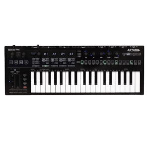 Arturia KeyStep Pro Chroma מבט חזית עם מארז אפור כהה ו-LED כחולים