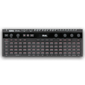 KORG SQ-64 מבט חזית עם 64 כפתורי Step מוארים ותצוגת OLED