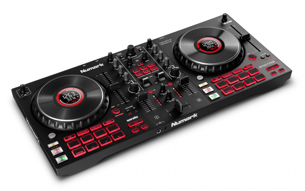 Numark Mixtrack Platinum FX — מבט חזית המציג את מדפי ה-Effects הכפולים