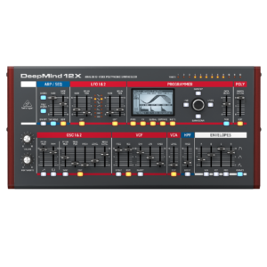Behringer DEEPMIND 12XD — מבט חזית על הסינתסייזר השולחני עם 26 הסליידרים