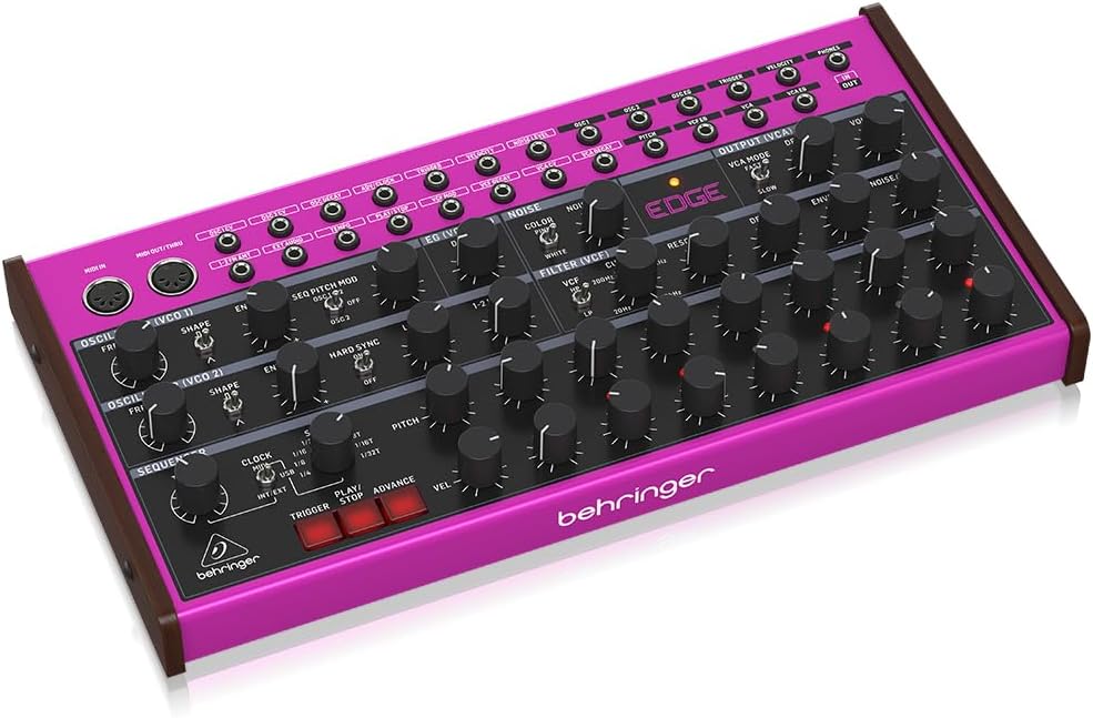 Behringer Edge — מבט חזית על הסינתסייזר בצבע ורוד חשמלי עם 44 הבקרות