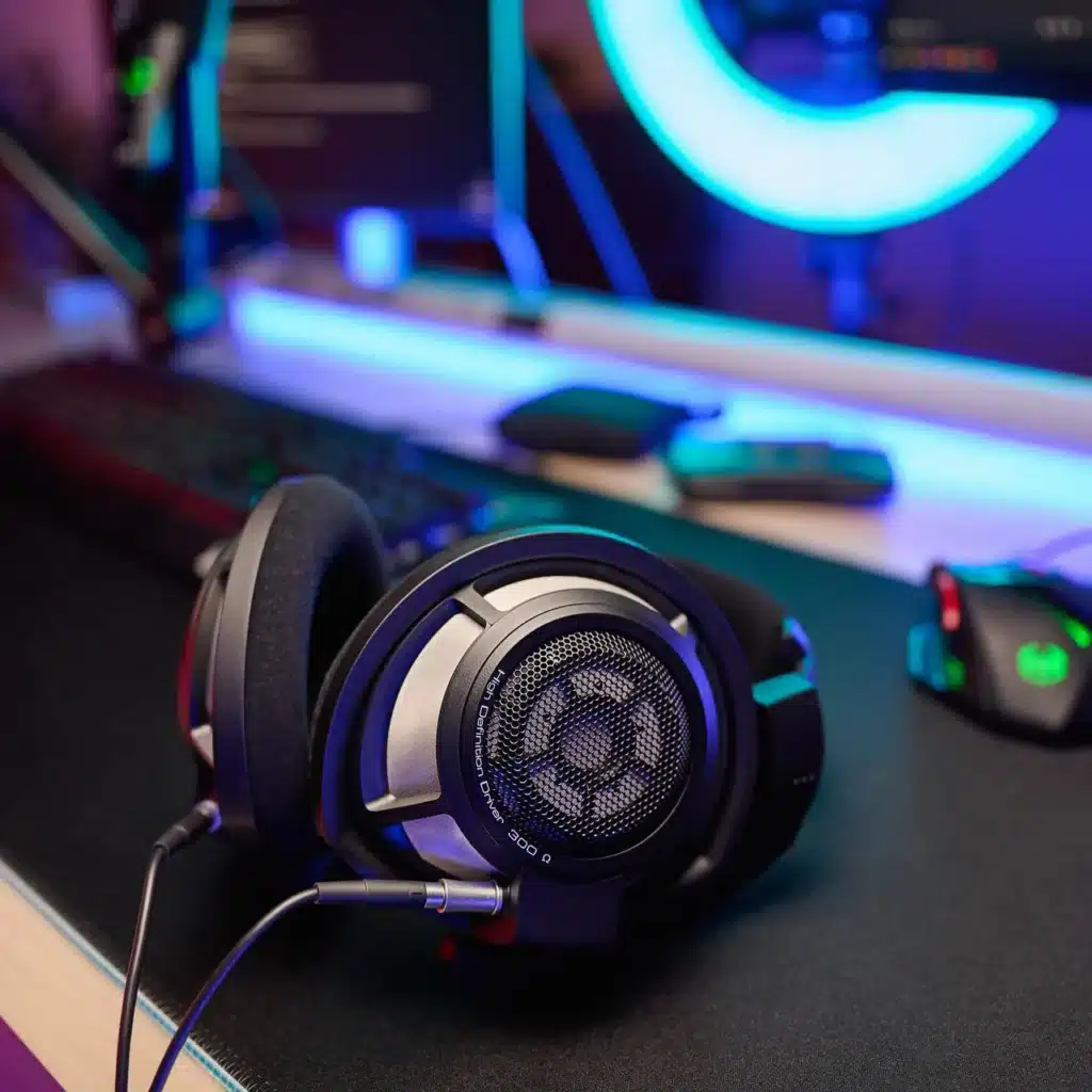 Sennheiser HD 800 S בשימוש בעבודה על מיקס באולפן