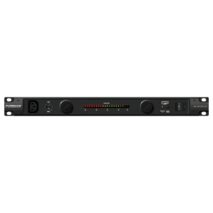 Furman PL-PLUS C E — מבט חזית על מסנן המתח עם מד המתח הדיגיטלי